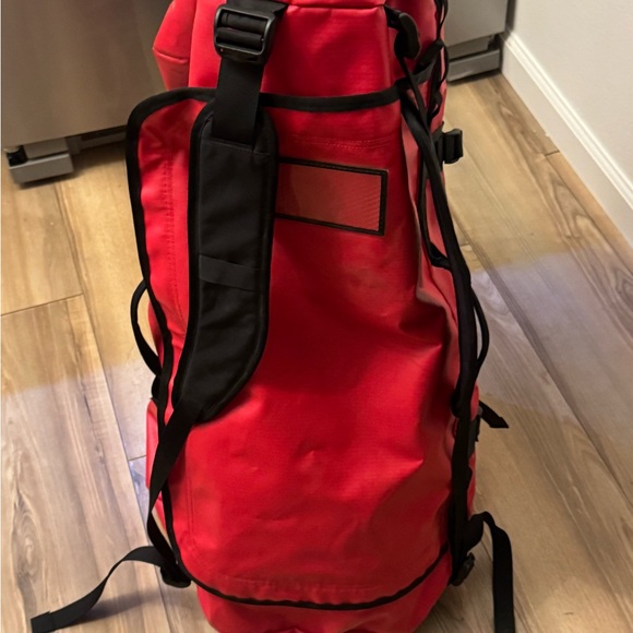 The North Face XXL Red Base Camp Duffel Backpack 150L - Picture 4 of 10